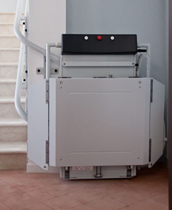 servoscala a pedana per disabili modello slim per esterno