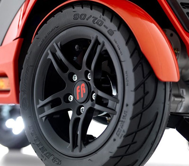 scooter elettrico ventura con presa usb di serie per ricaricare comodamente il tuo smartphone
