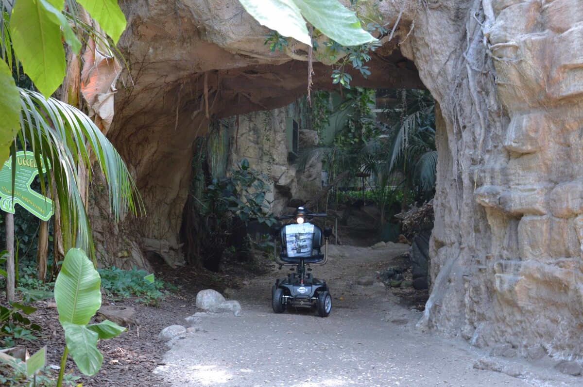 scooter luce accesa grotta oltremare_low